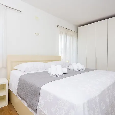 San Lorenzo Apartment *